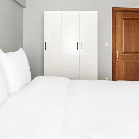 Spacious Flat 6 Min To Trump Mall In Sisli 公寓