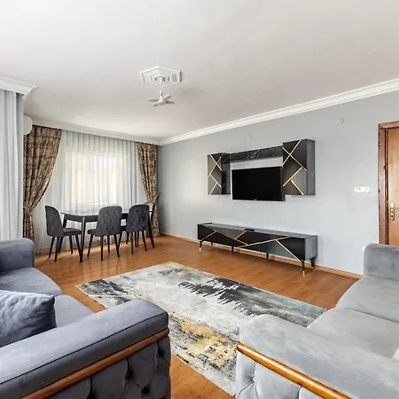 Spacious Flat 6 Min To Trump Mall In Sisli 公寓