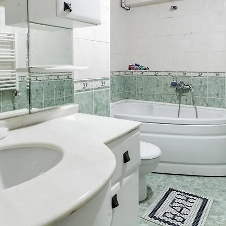 Spacious Flat 6 Min To Trump Mall In Sisli Daire İstanbul